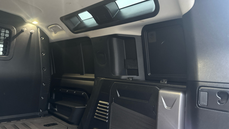 Land Rover Defender 110 Diesel 3.0 D250 Hard Top Auto